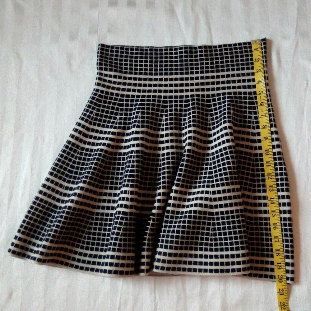 Max Studio Skirt (size M/L) - Picture 3 of 5
